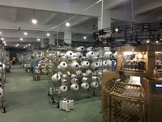 毛皮のストライプと毛皮の首輪 Eslt